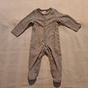 Baby Boden size 3-6 months footie sleeper, gray with red stars